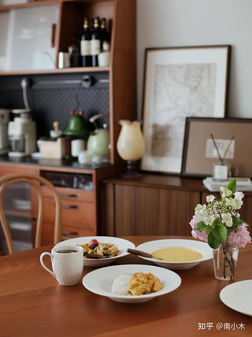 工业风餐具搭配技巧,打造个性用餐空间