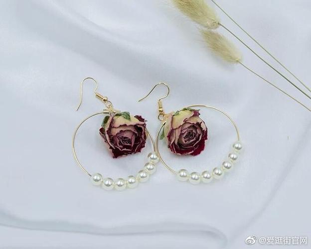 镀金餐具贵气十足,但保养起来真麻烦